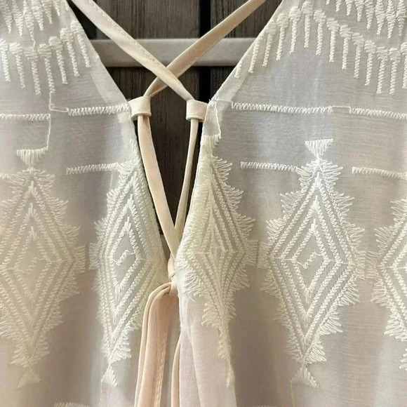 1. STATE IVORY SILK AND LACE SLEEVELESS TOP tie up back Size Small - Picture 4 of 6